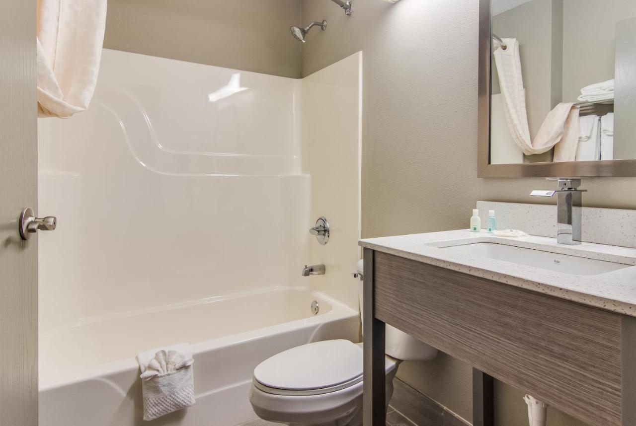 Quality Inn & Suites Grove City-Outlet Mall Extérieur photo