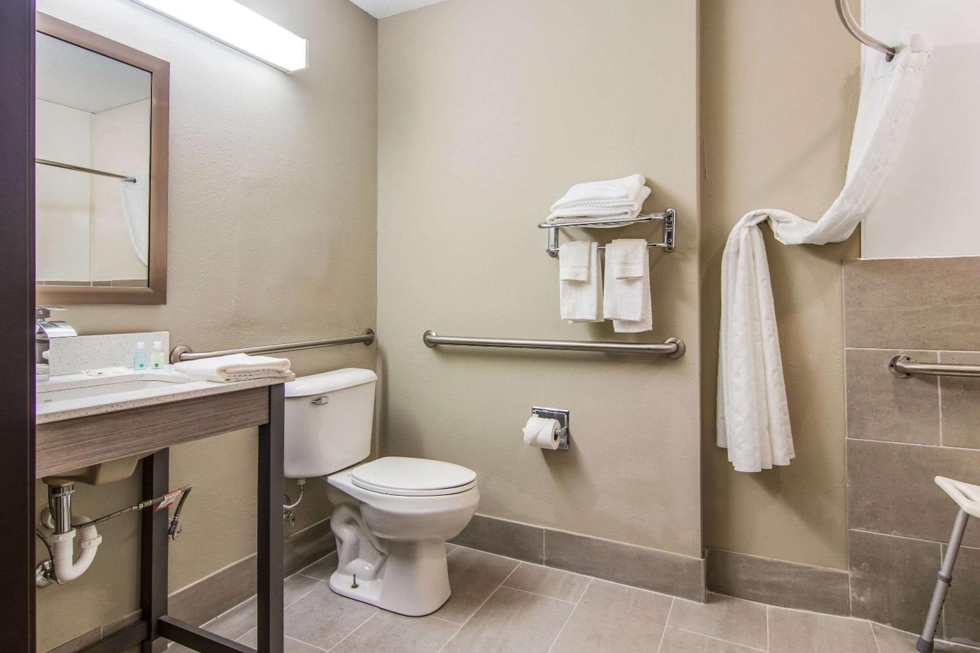 Quality Inn & Suites Grove City-Outlet Mall Extérieur photo