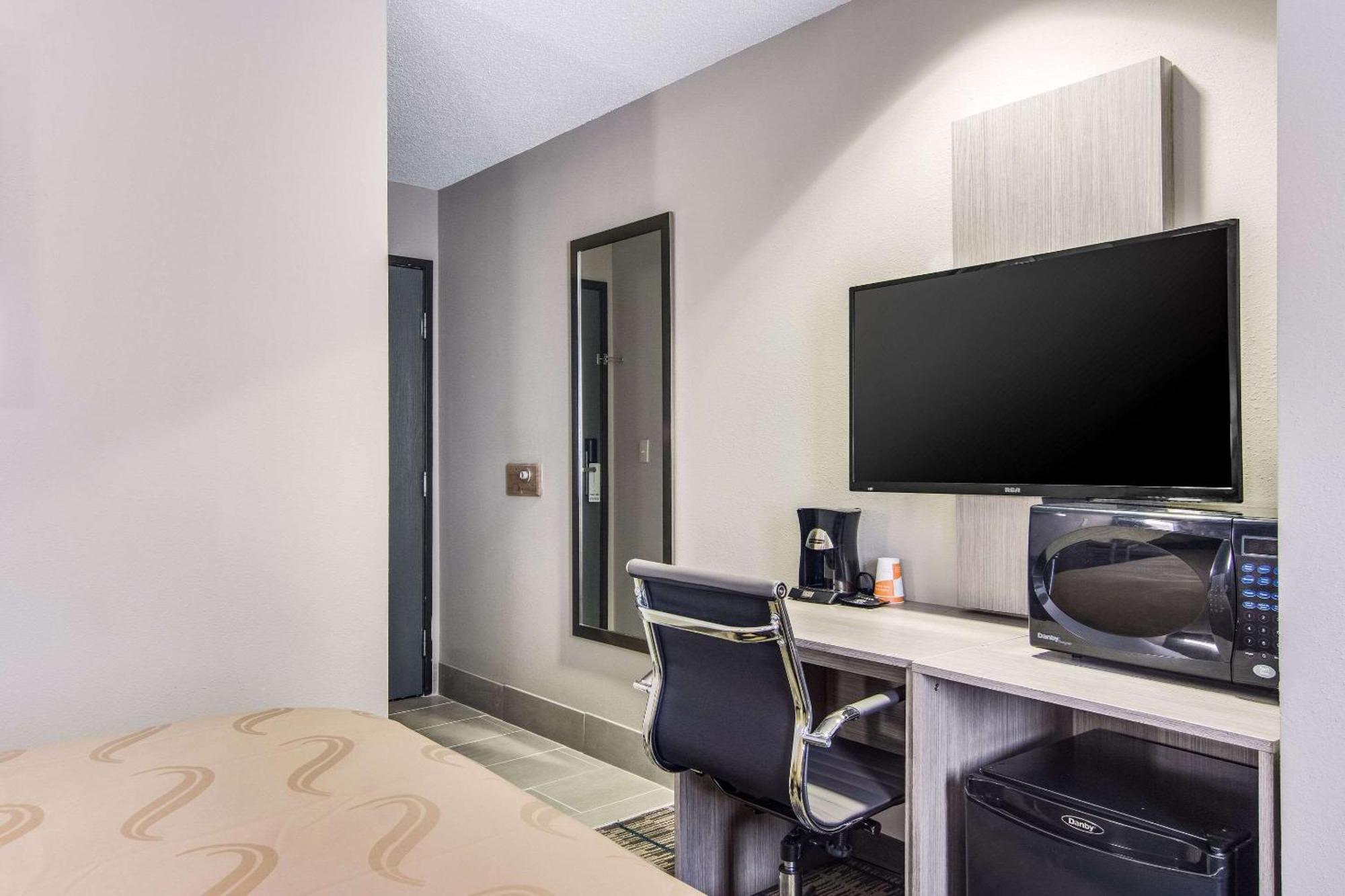 Quality Inn & Suites Grove City-Outlet Mall Extérieur photo