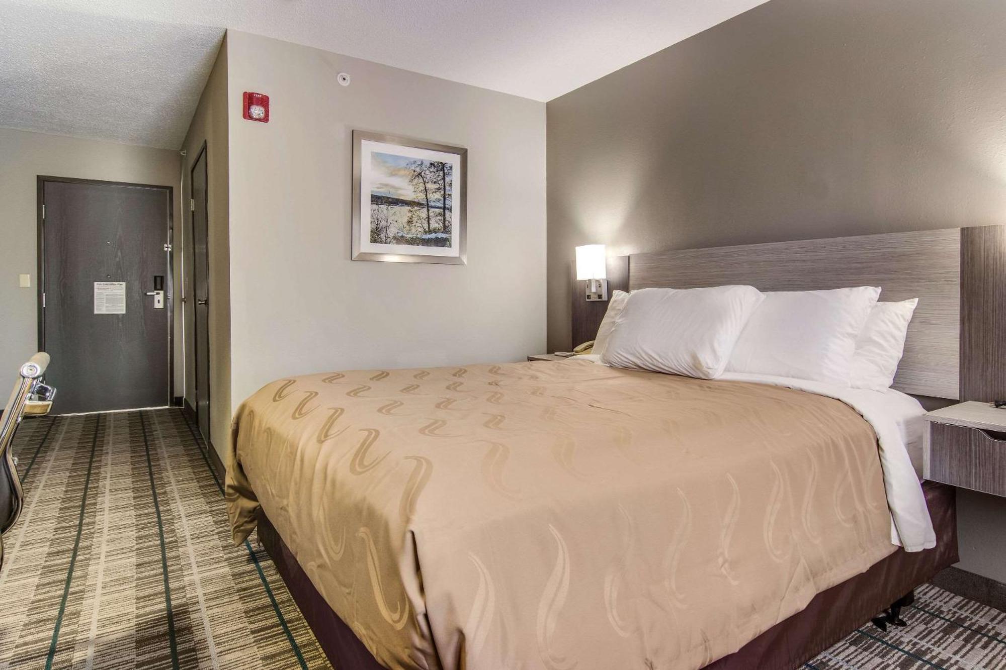 Quality Inn & Suites Grove City-Outlet Mall Extérieur photo